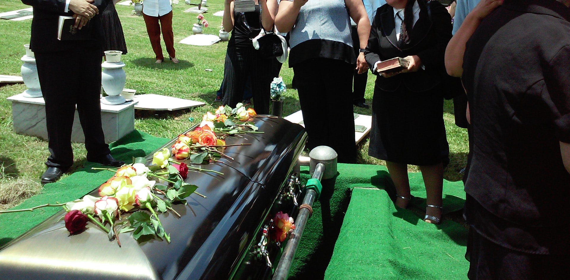 Lire la suite à propos de l’article Pour quelles raisons assister ou non à des funérailles ?